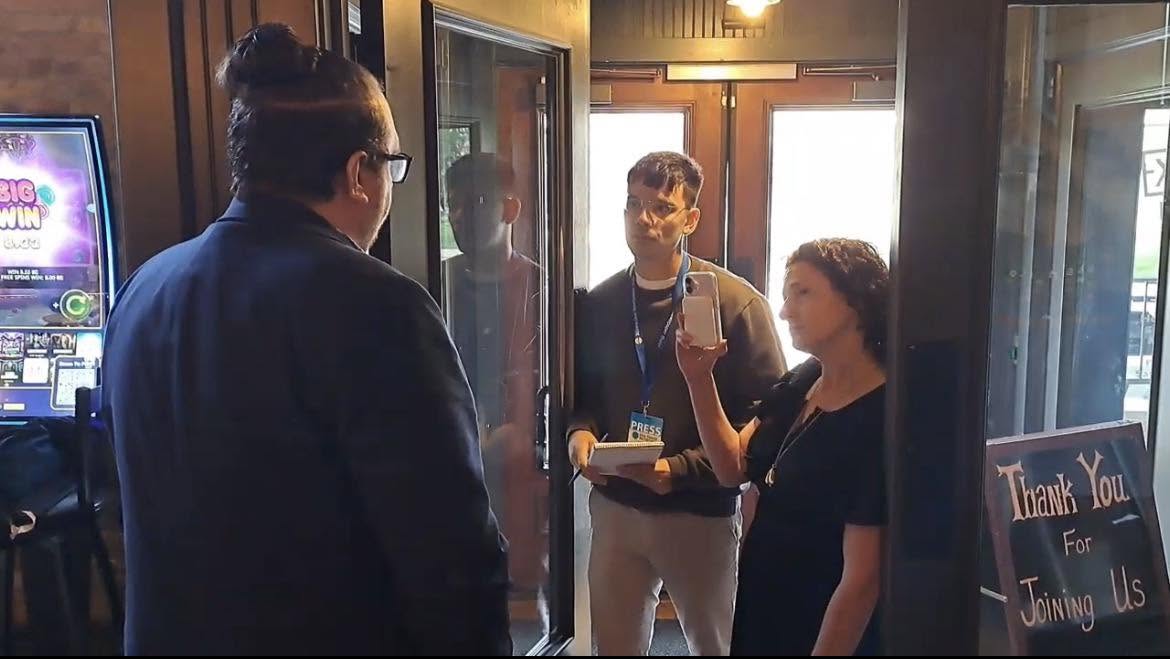 Eric Brooks blocking Journal Sentinel reporter Mary Spicuzza from entering the Tiffany campaign event